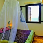 Shambala House-where Mountains Meet The Sea בית נופש *