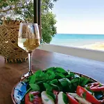 Shambala House-where Mountains Meet The Sea בית נופש *