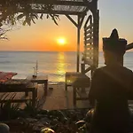 Shambala House-where Mountains Meet The Sea פומוס