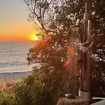 Shambala House-where Mountains Meet The Sea בית נופש *