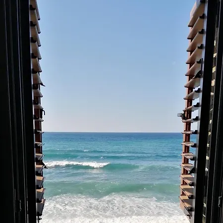 Holiday home Shambala House-where Mountains Meet The Sea *